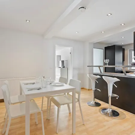 Moderne Mit Garten Und Terrasse *