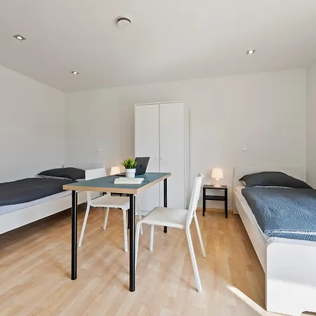 Moderne Mit Garten Und Terrasse Apartment *