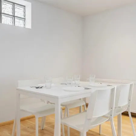 Moderne Mit Garten Und Terrasse