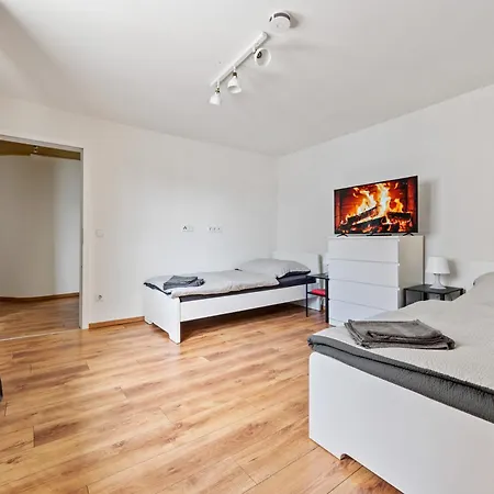 アパート Moderne Mit Garten Und Terrasse ホッケンハイム