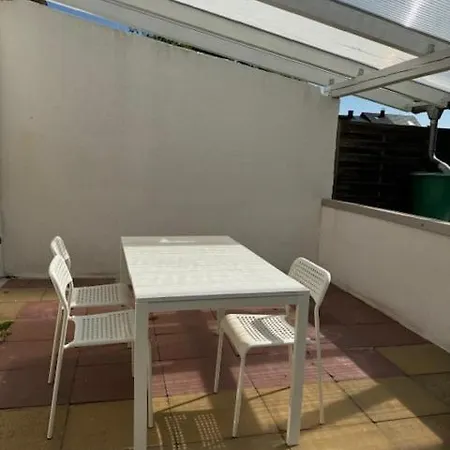 Moderne Mit Garten Und Terrasse *