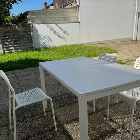 Moderne Mit Garten Und Terrasse Apartment